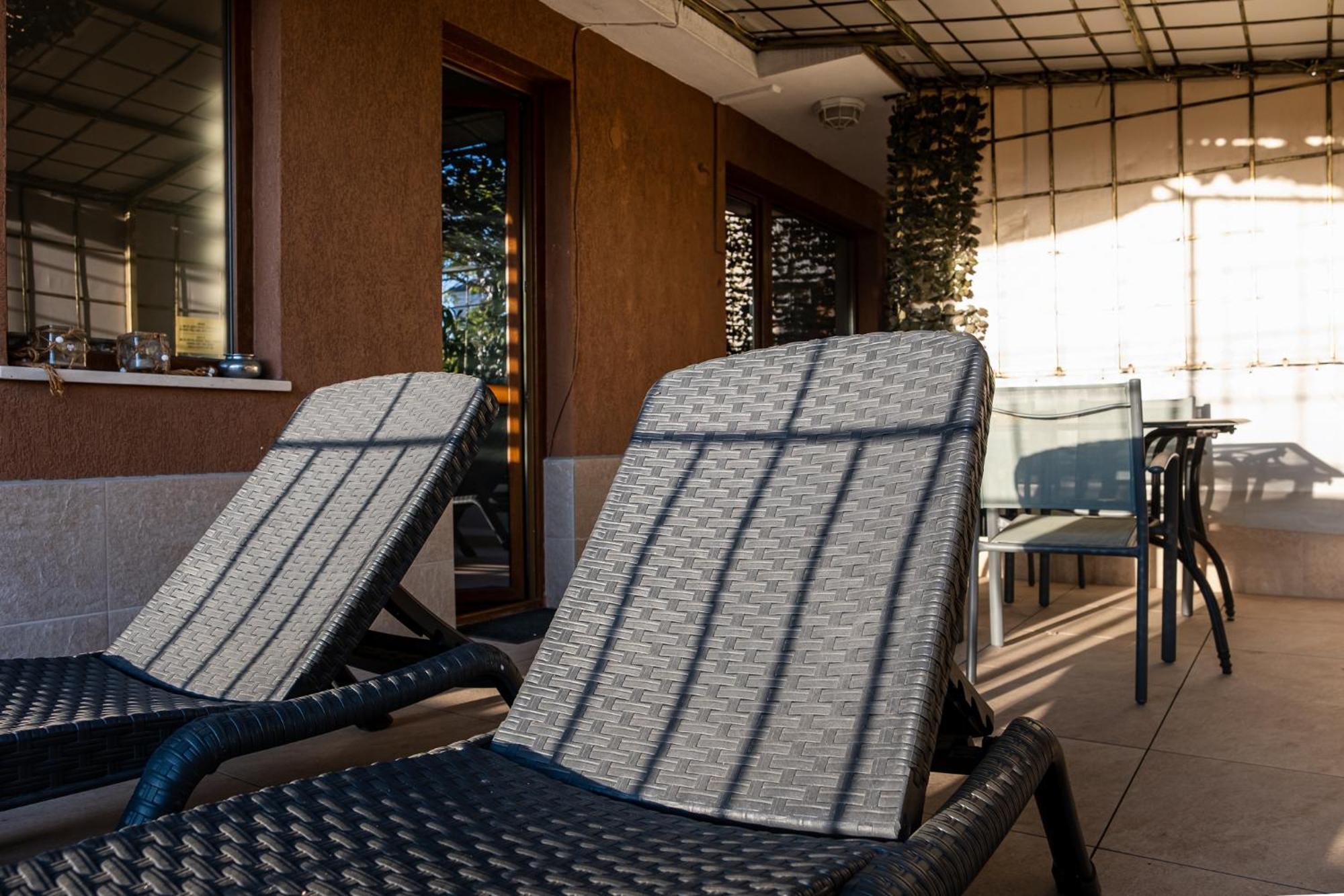 Roman Thermae 2Bdrm Sunny Apartment Varna Ngoại thất bức ảnh